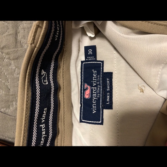 Vineyard Vines Links Shorts - Picture 2 of 3